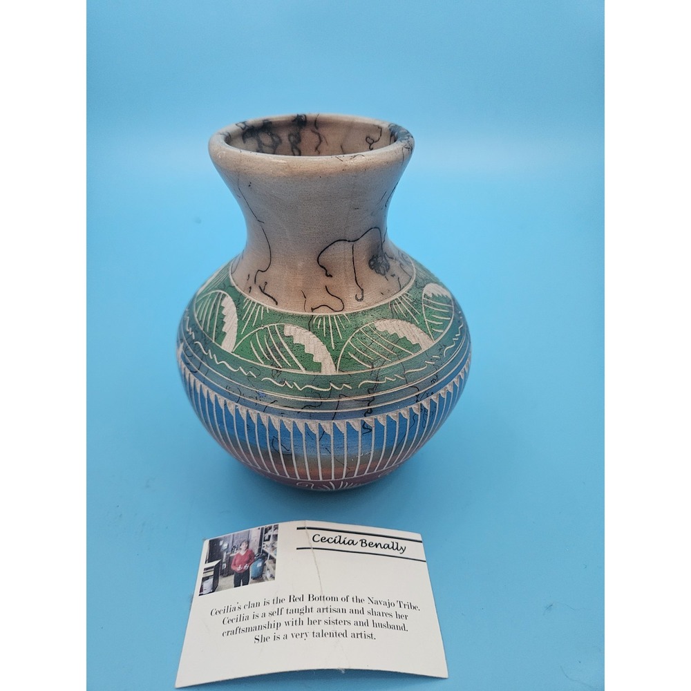 Navajo Horsehair Pottery Vase by Artist Cecelia Benally 7"
